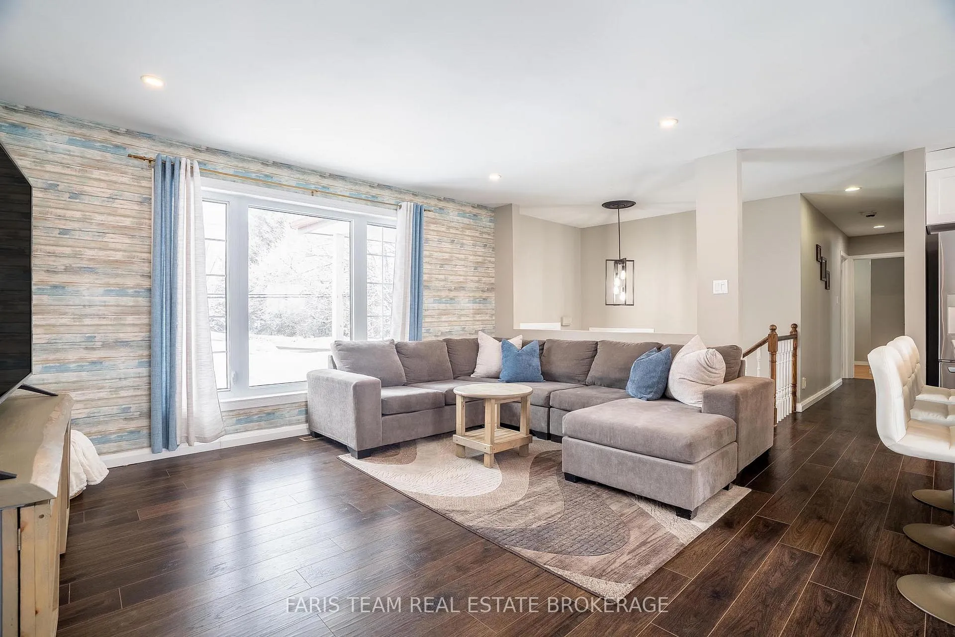 Photo 18 of 61 Mill Street E, Springwater, Rural Springwater — HOMEH