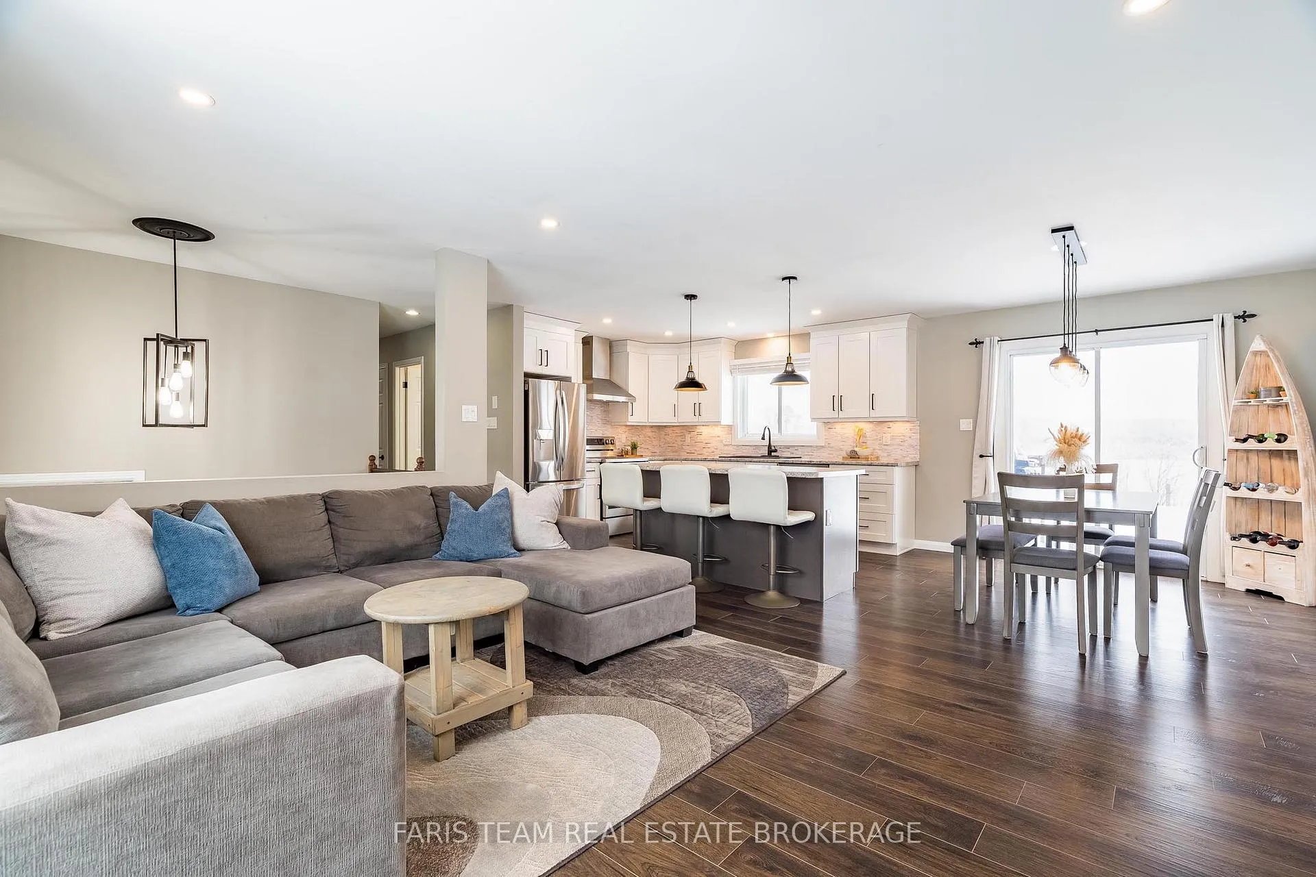 Photo 19 of 61 Mill Street E, Springwater, Rural Springwater — HOMEH