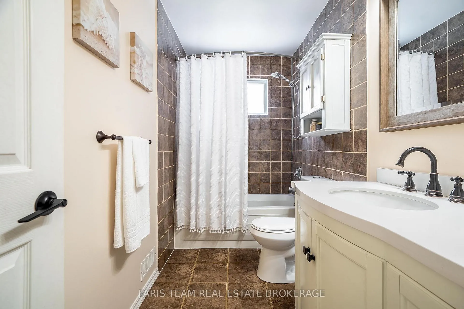 Photo 24 of 61 Mill Street E, Springwater, Rural Springwater — HOMEH