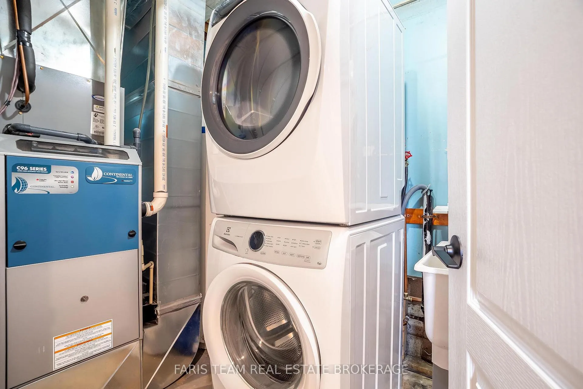 Photo 38 of 61 Mill Street E, Springwater, Rural Springwater — HOMEH