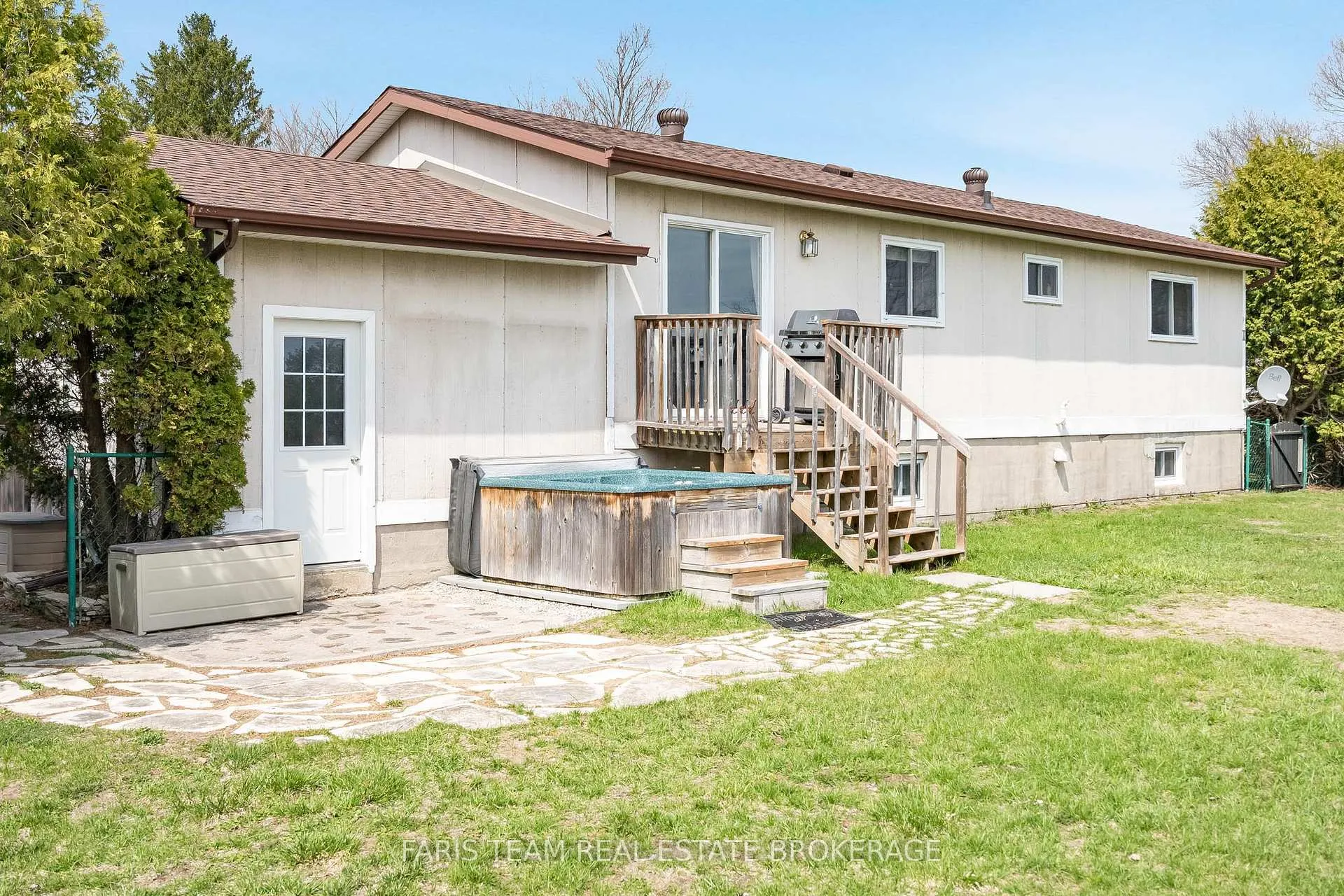 Photo 40 of 61 Mill Street E, Springwater, Rural Springwater — HOMEH