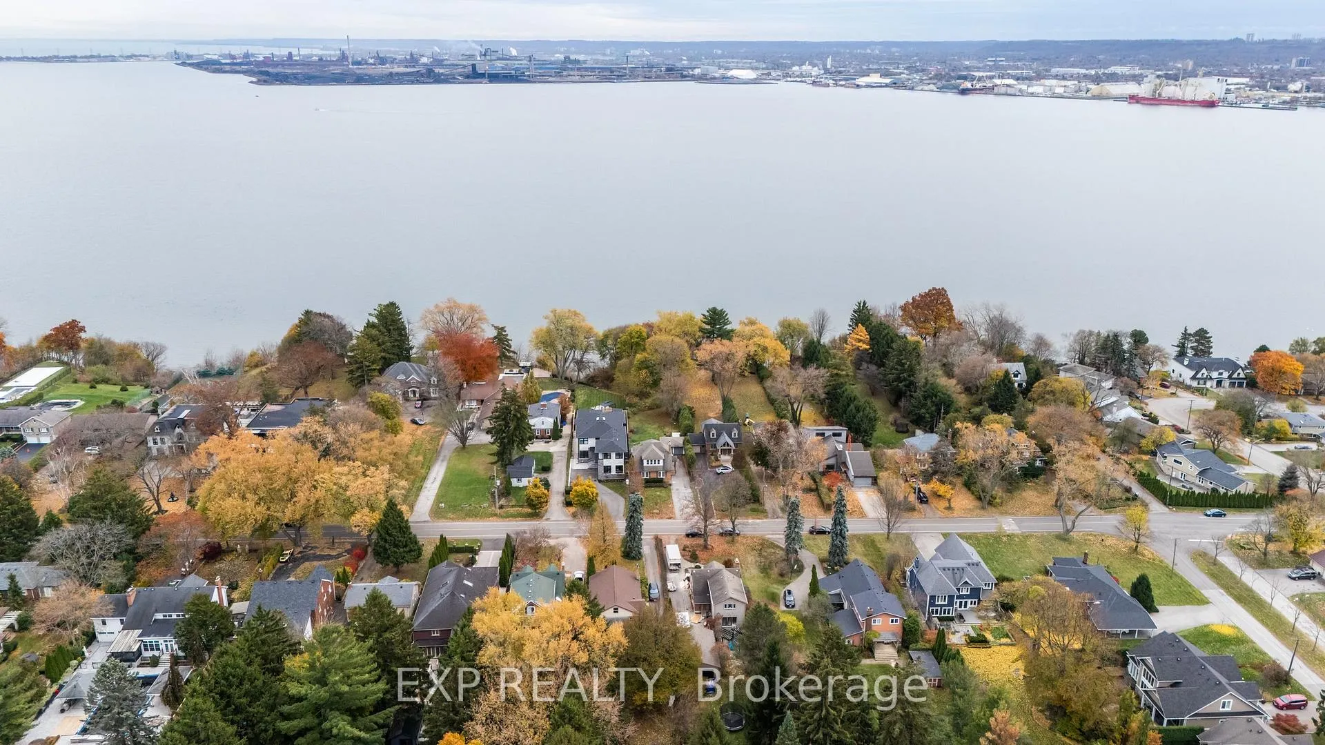 Front of 316 North Shore Boulevard W