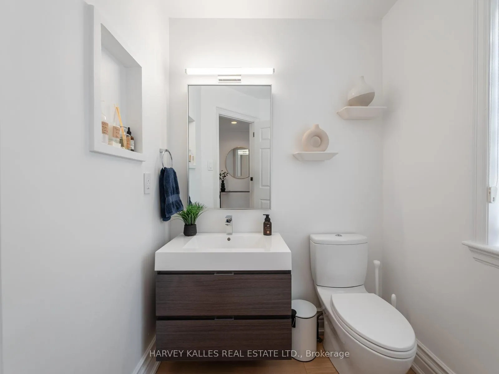 Photo 16 of 431 Douglas Avenue, Toronto, Bedford Park-Nortown — HOMEH