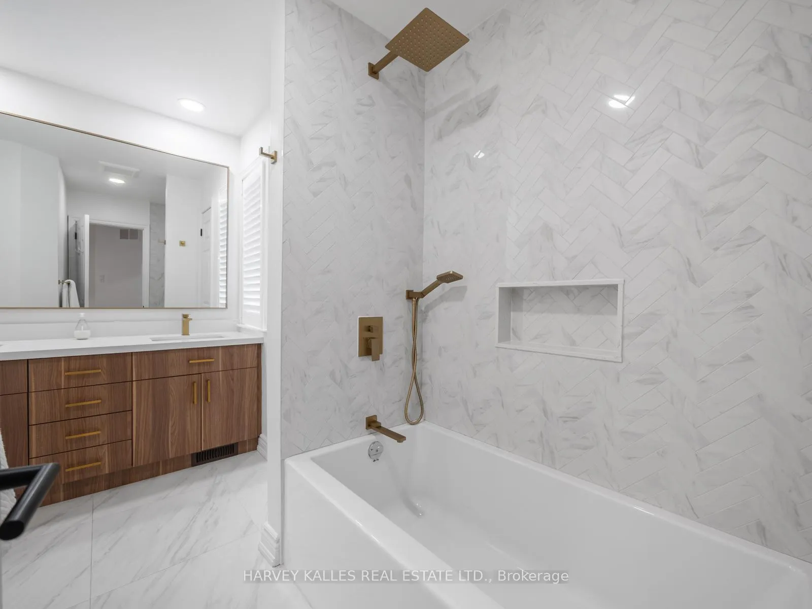 Photo 24 of 431 Douglas Avenue, Toronto, Bedford Park-Nortown — HOMEH