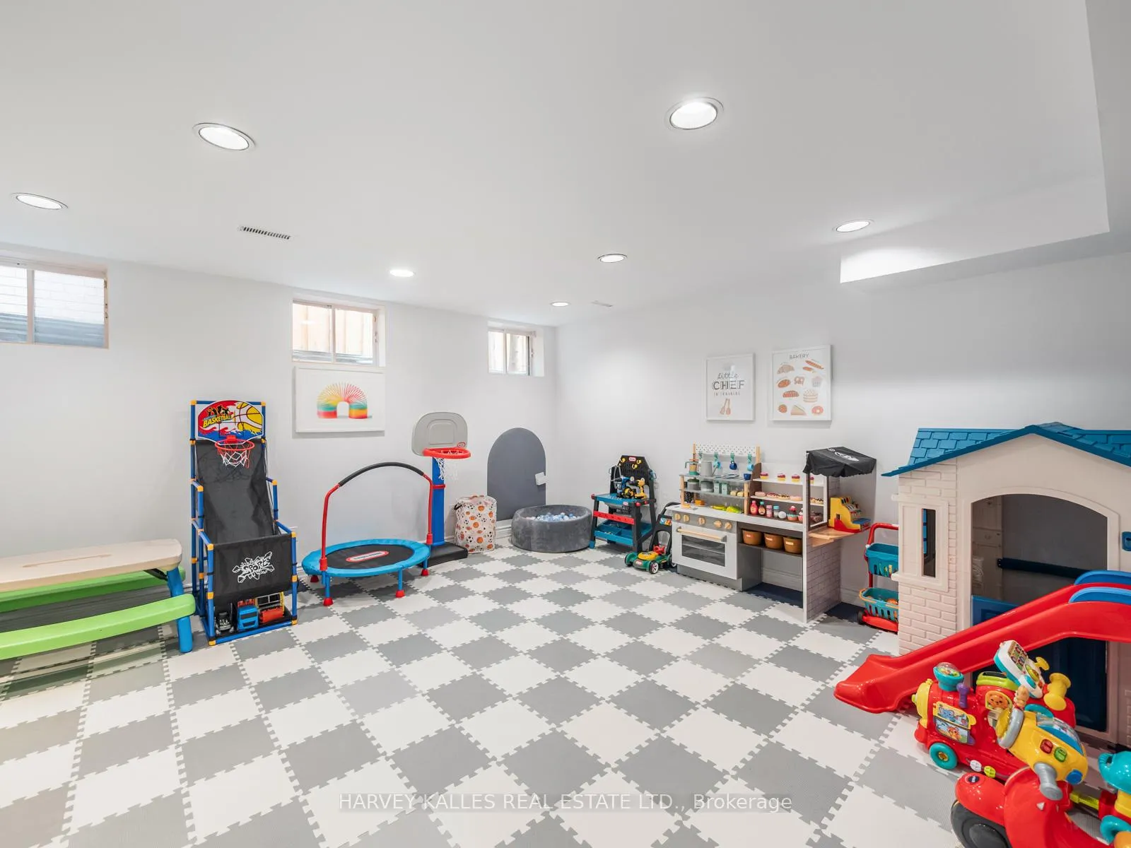 Photo 26 of 431 Douglas Avenue, Toronto, Bedford Park-Nortown — HOMEH