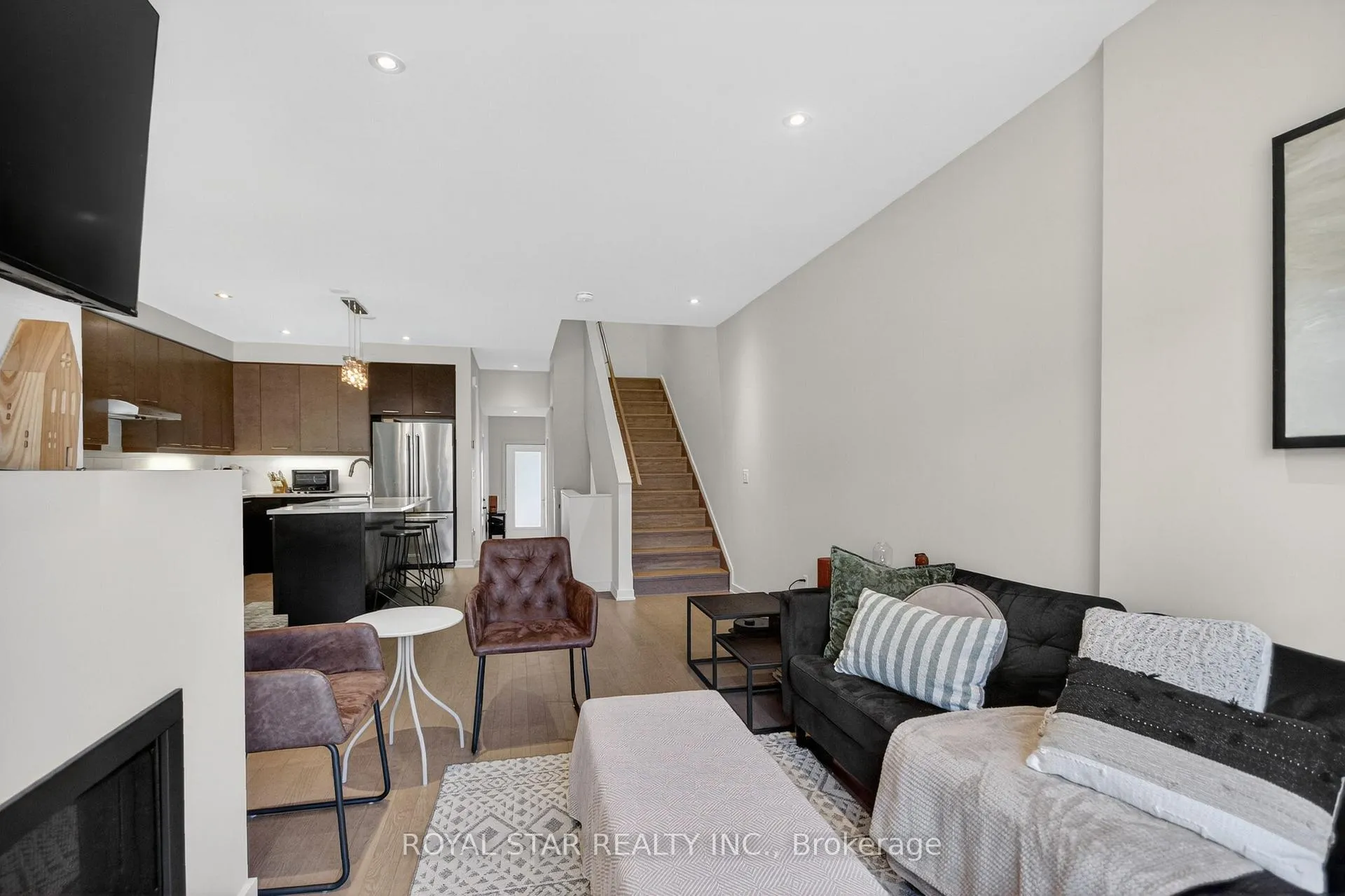 Photo 14 of 1033 Eider Street, Ottawa, Riverside South/Gloucester Glen — HOMEH