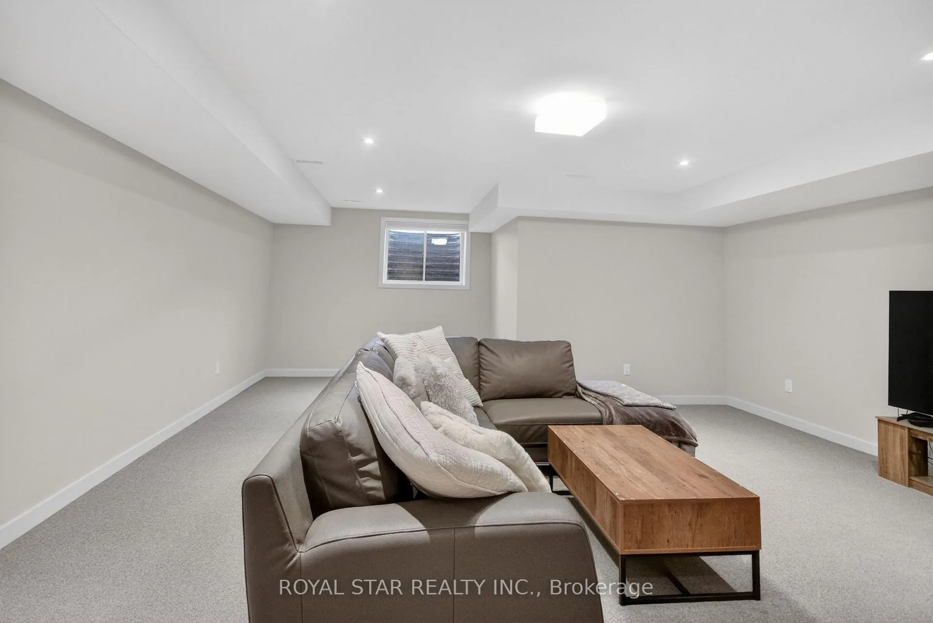 Photo 35 of 1033 Eider Street, Ottawa, Riverside South/Gloucester Glen — HOMEH