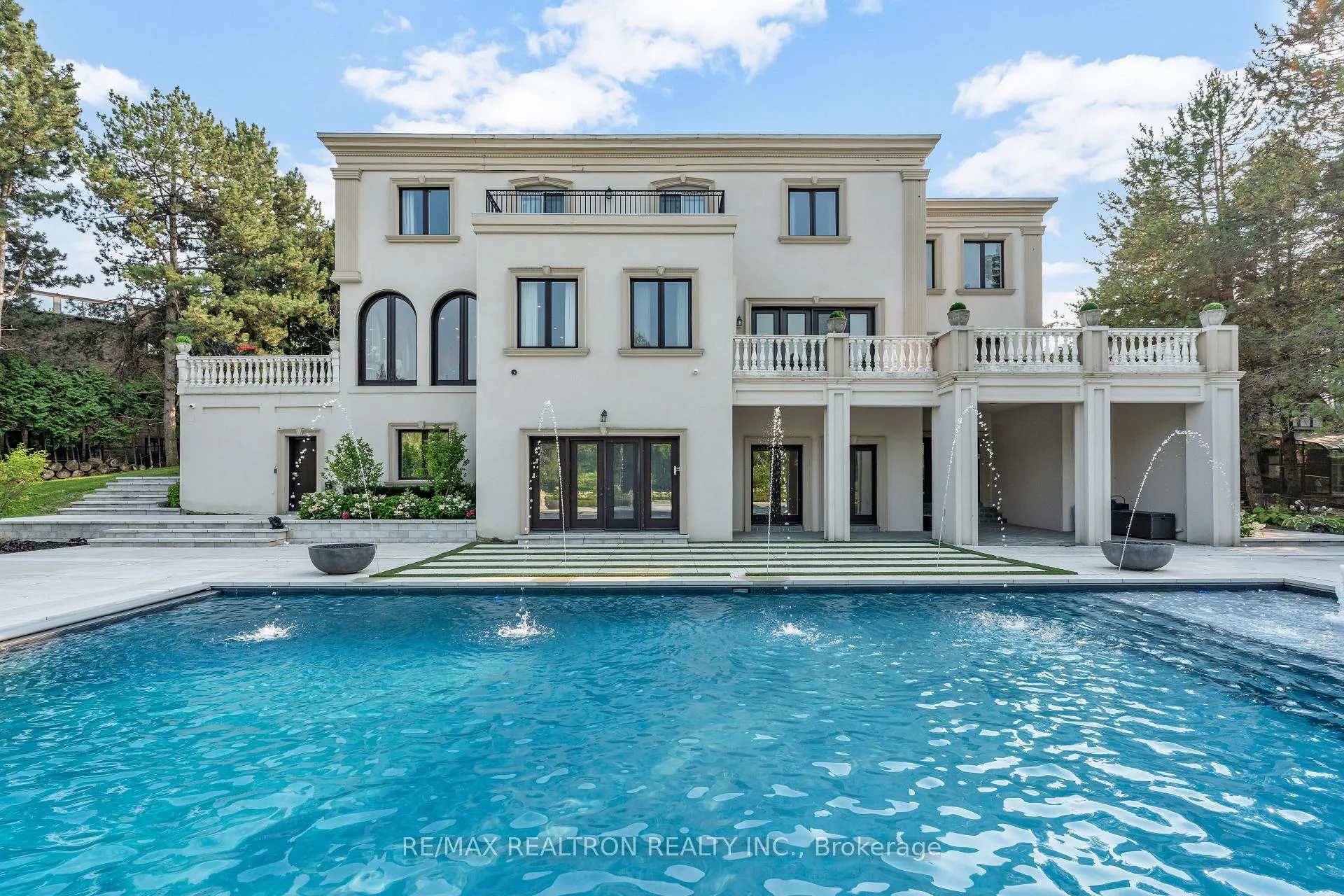 Photo 4 of 59 Macamo Court, Vaughan, Rural Vaughan — HOMEH