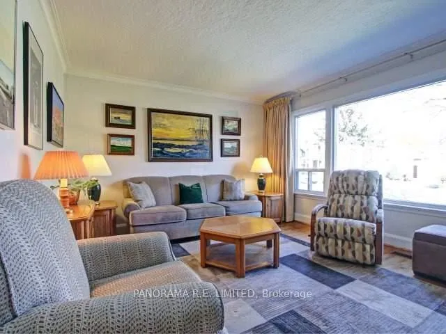 Photo 2 of 34 Agar Crescent, Etobicoke, Islington-City Centre West — HOMEH