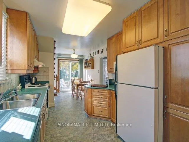 Photo 4 of 34 Agar Crescent, Etobicoke, Islington-City Centre West — HOMEH