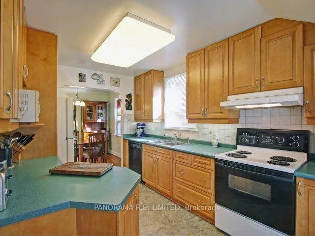 Photo 5 of 34 Agar Crescent, Etobicoke, Islington-City Centre West — HOMEH
