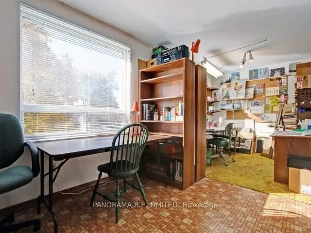 Photo 10 of 34 Agar Crescent, Etobicoke, Islington-City Centre West — HOMEH