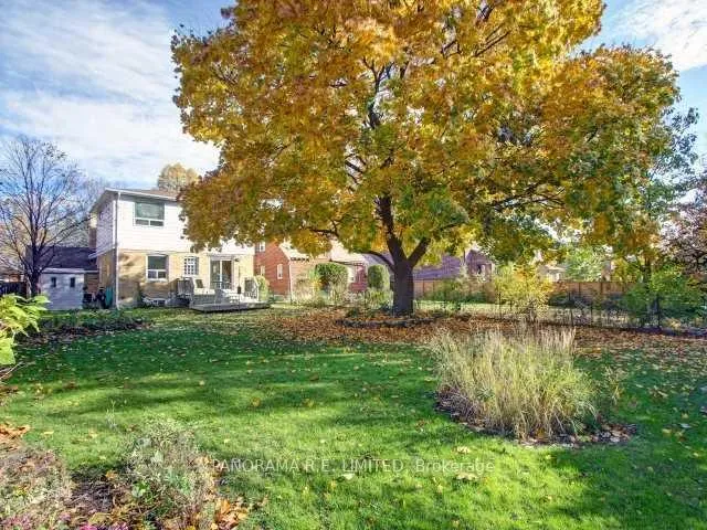 Photo 14 of 34 Agar Crescent, Etobicoke, Islington-City Centre West — HOMEH