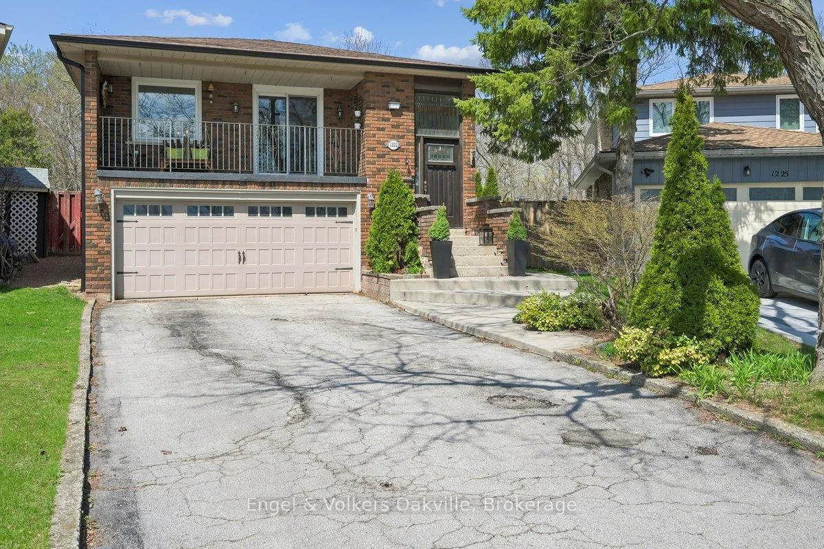 Photo 1 of 1223 Hudson Place, Oakville, Falgarwood — HOMEH