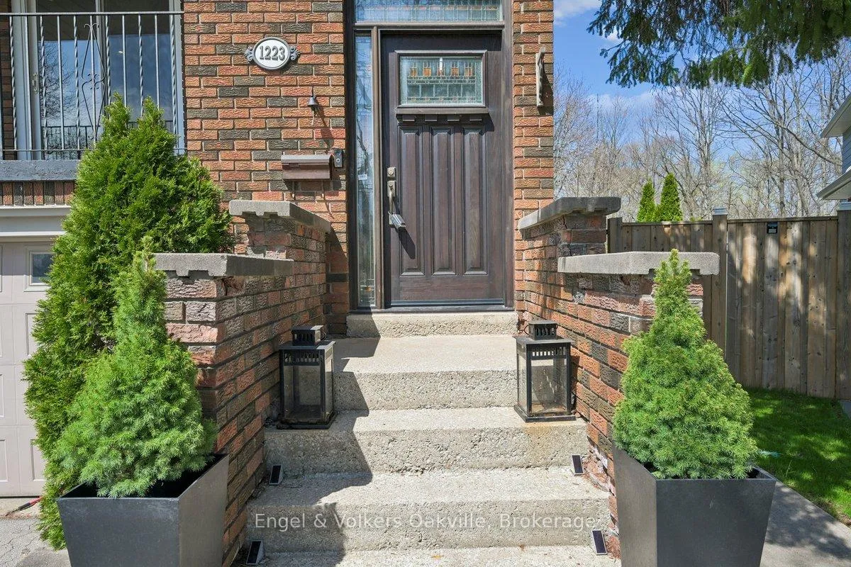 Photo 7 of 1223 Hudson Place, Oakville, Falgarwood — HOMEH