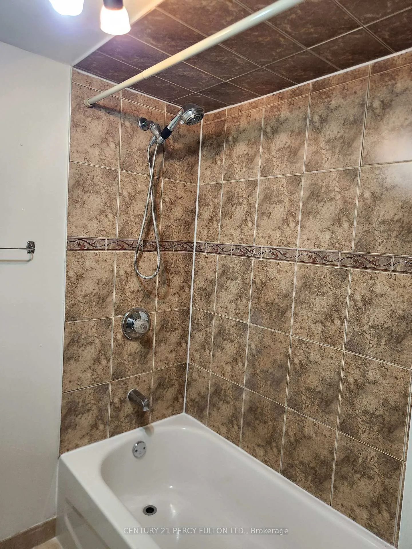 Photo 7 of 43 Chadwick Drive, Ajax, Central — HOMEH