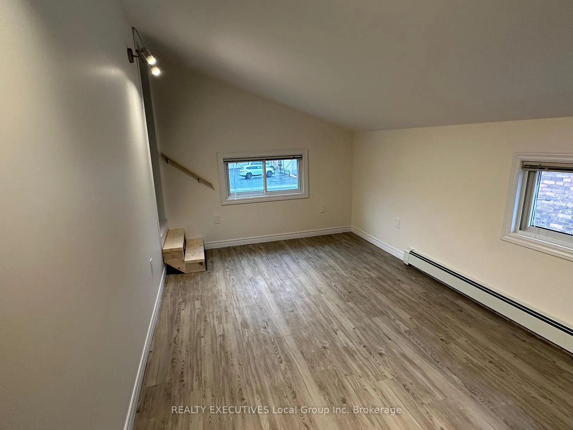 Photo 11 of 272 First Avenue W, North Bay, Central — HOMEH