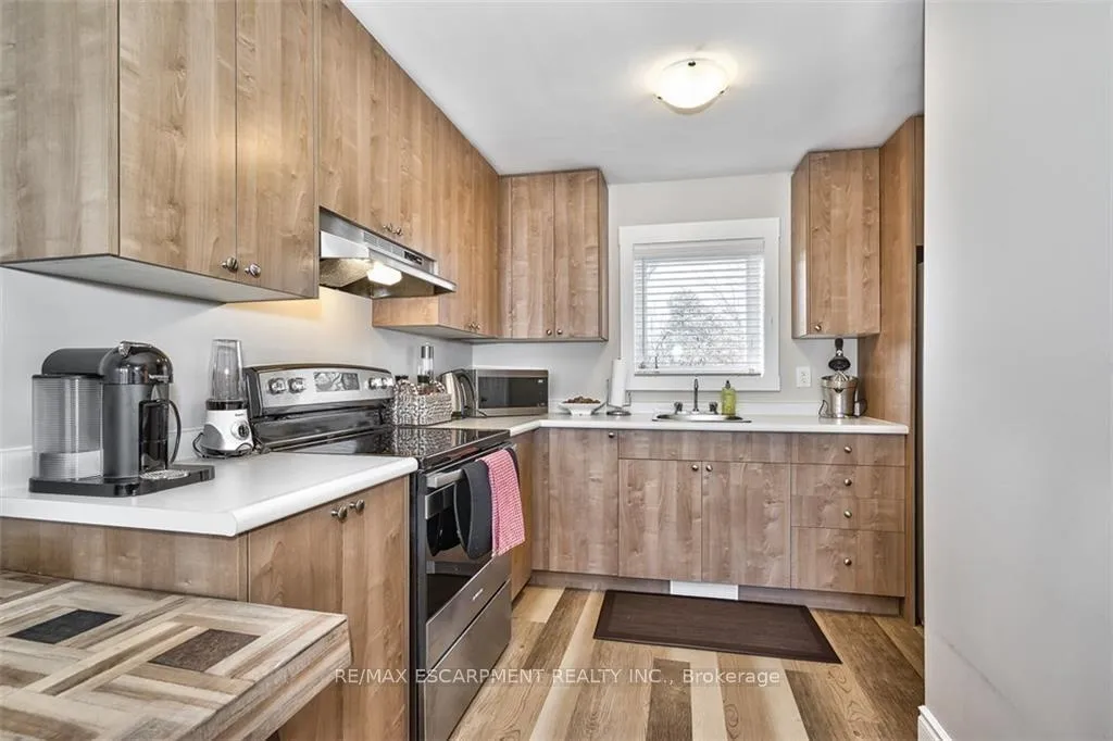 Photo 3 of 144 Ottawa Street S, Hamilton, Delta — HOMEH