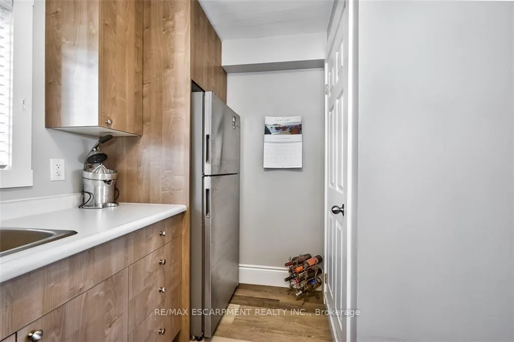 Photo 4 of 144 Ottawa Street S, Hamilton, Delta — HOMEH
