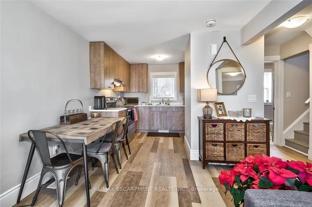 Photo 5 of 144 Ottawa Street S, Hamilton, Delta — HOMEH