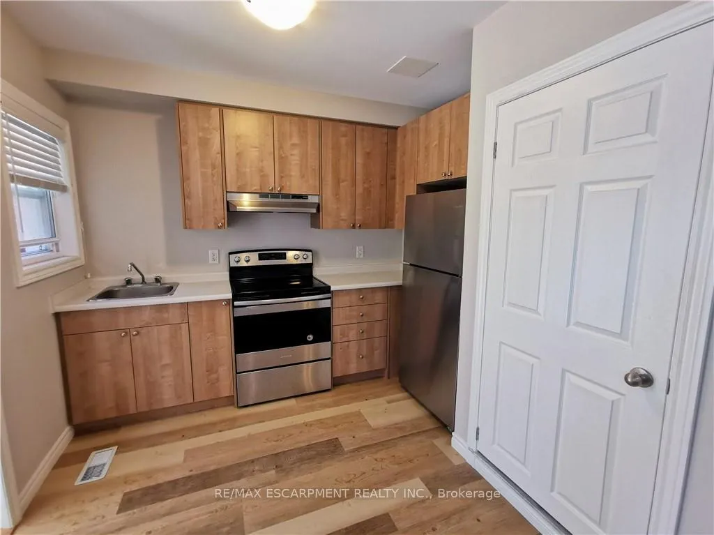 Photo 14 of 144 Ottawa Street S, Hamilton, Delta — HOMEH