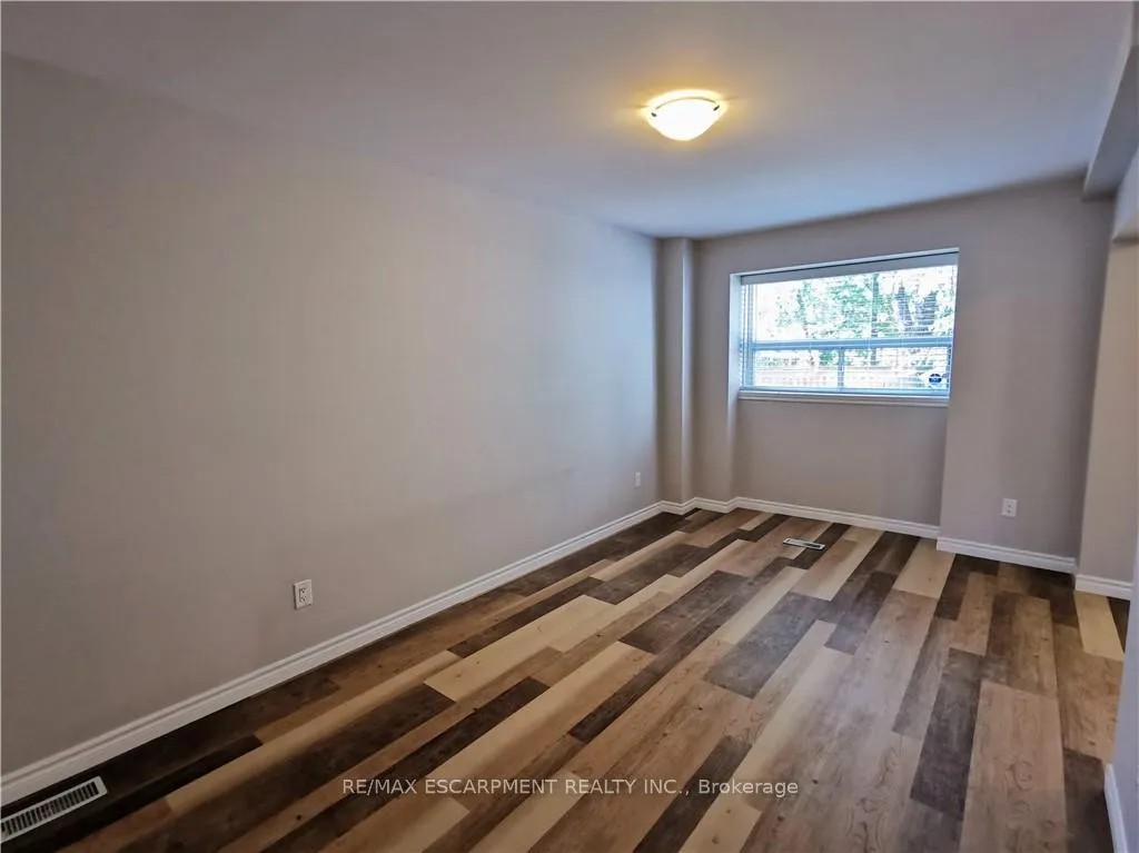 Photo 16 of 144 Ottawa Street S, Hamilton, Delta — HOMEH