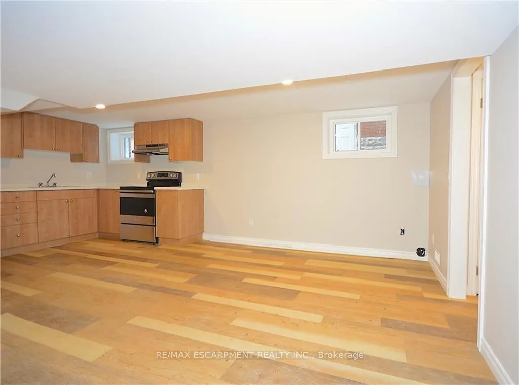 Photo 22 of 144 Ottawa Street S, Hamilton, Delta — HOMEH