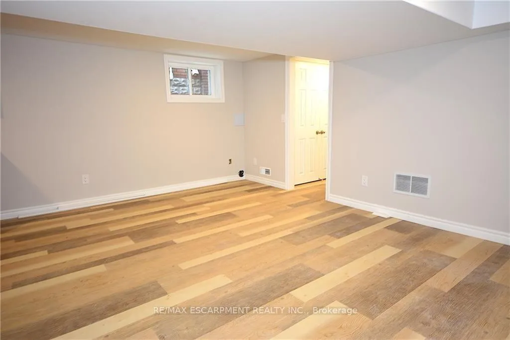 Photo 23 of 144 Ottawa Street S, Hamilton, Delta — HOMEH