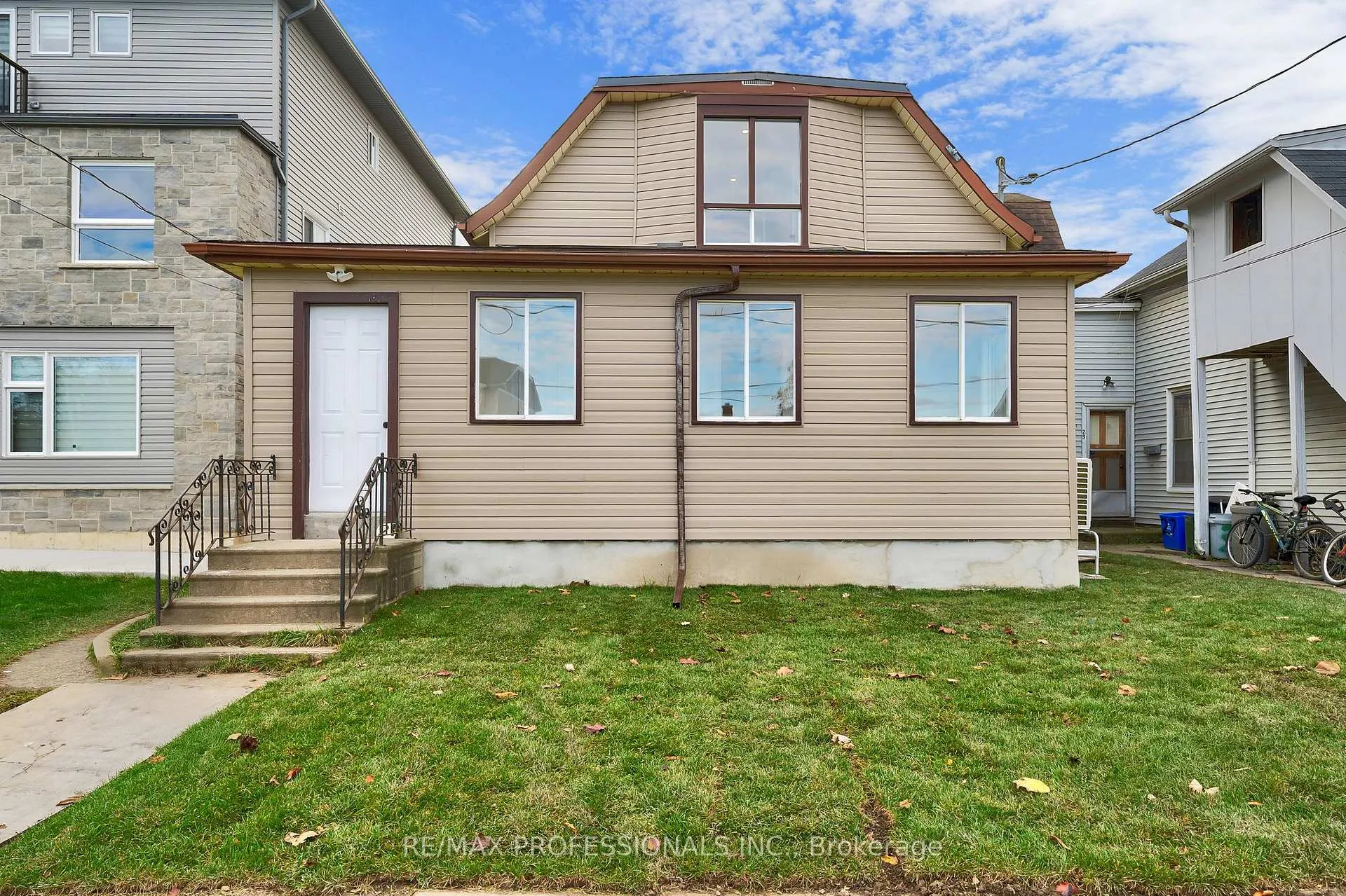 Photo of Unit Apartment B, 27 Oakdale Avenue