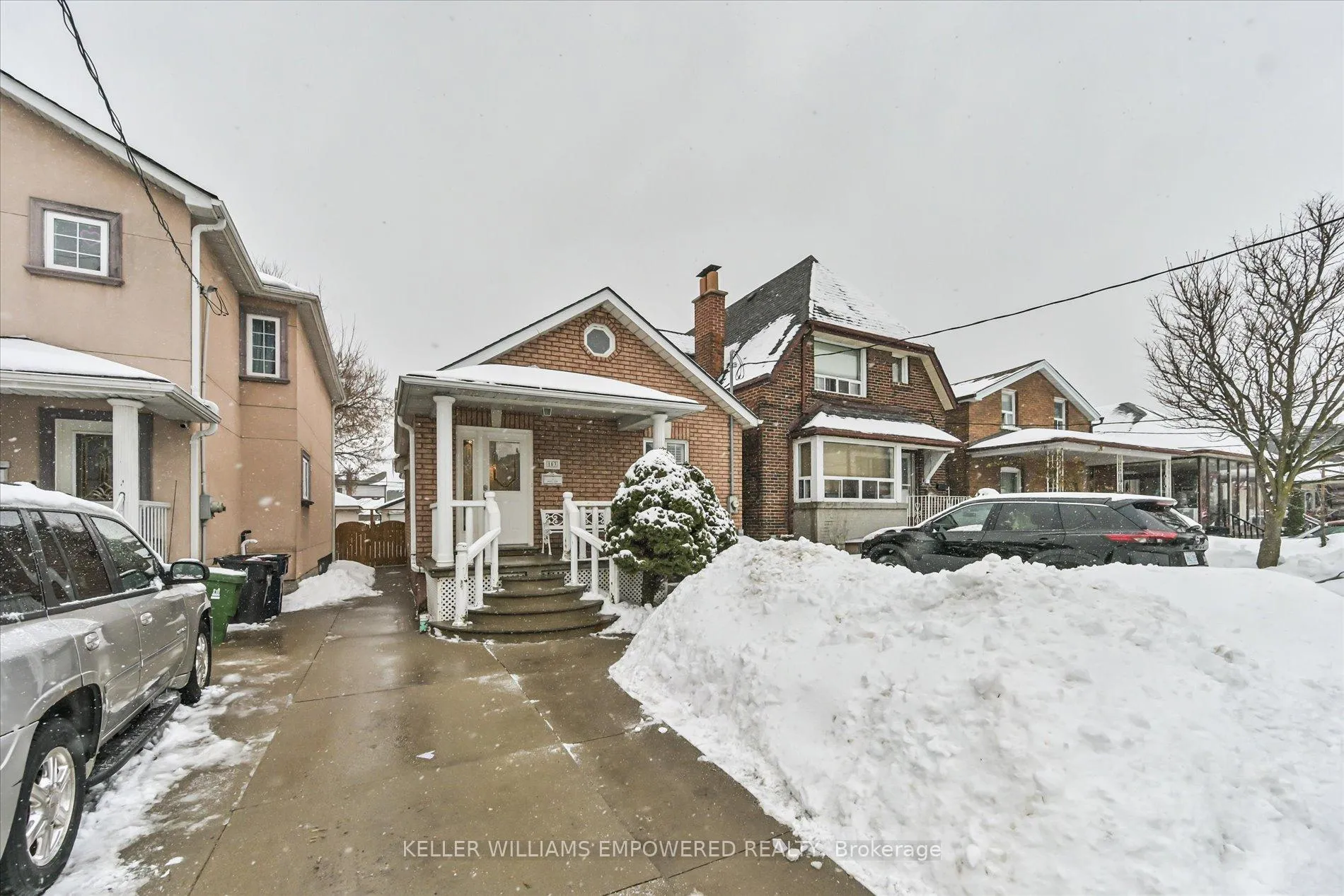 Front of 103 Clovelly Avenue