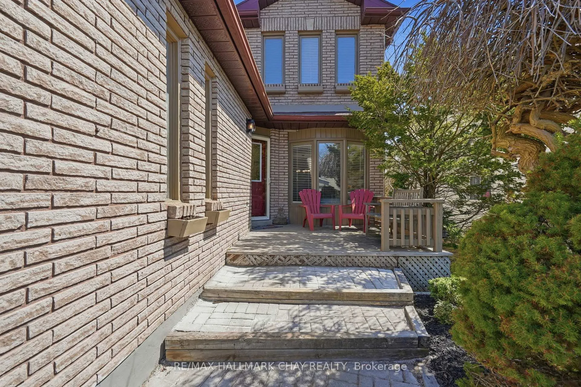 Photo 3 of 21 Carr Drive, Barrie, Letitia Heights — HOMEH