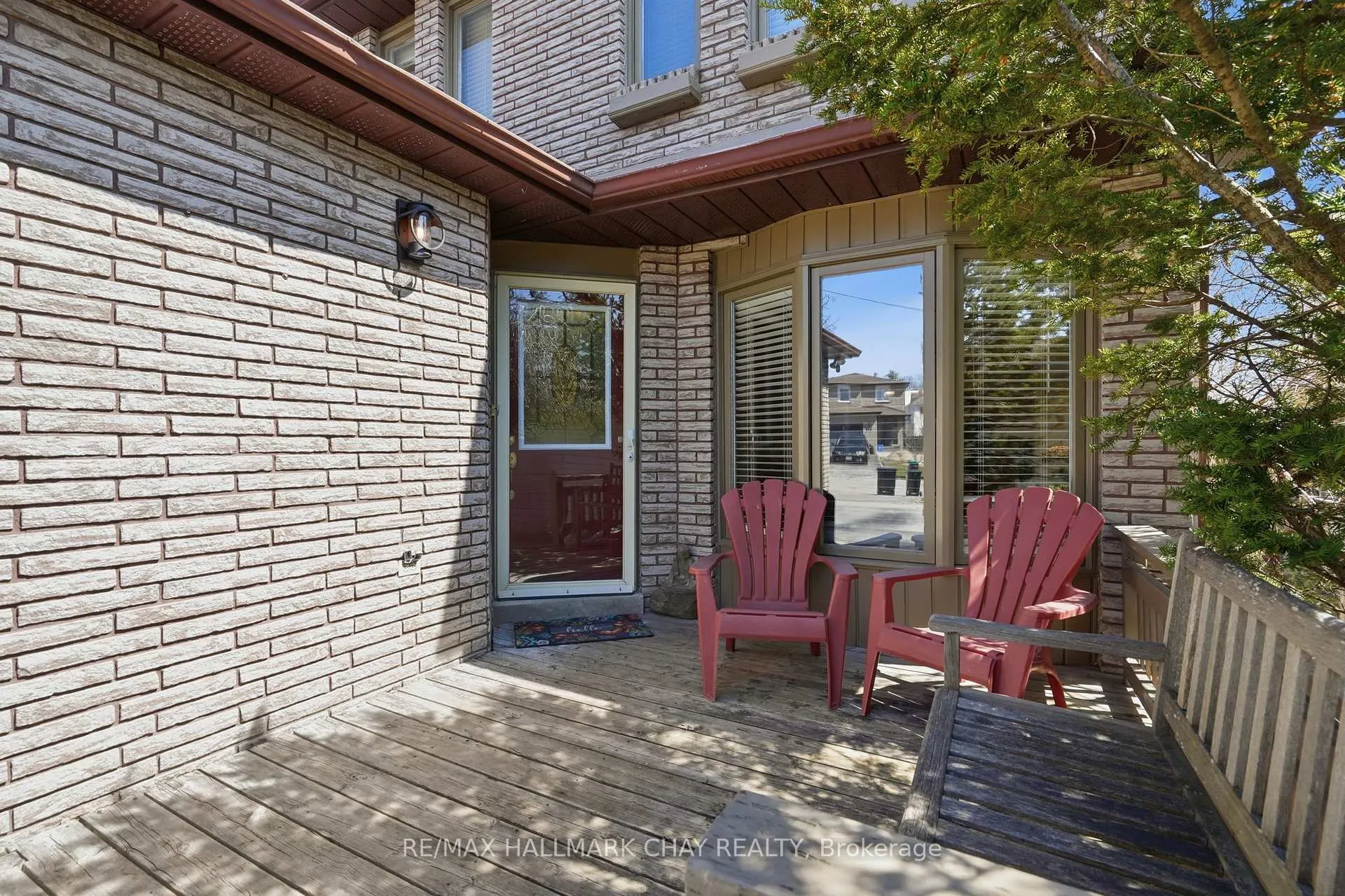 Photo 4 of 21 Carr Drive, Barrie, Letitia Heights — HOMEH