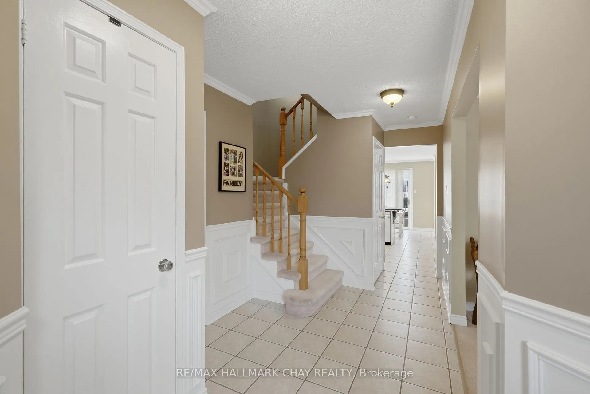 Photo 5 of 21 Carr Drive, Barrie, Letitia Heights — HOMEH