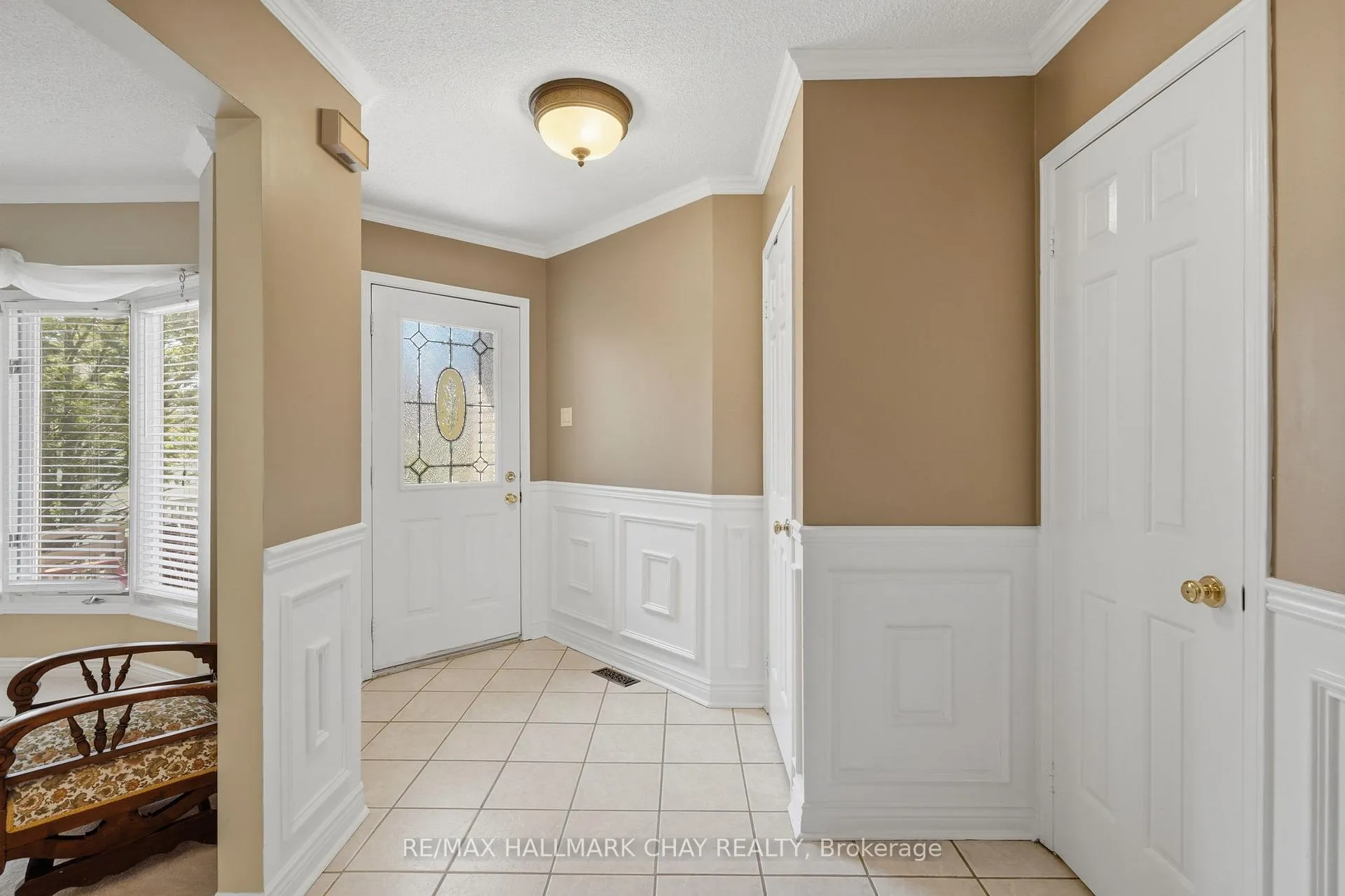 Photo 6 of 21 Carr Drive, Barrie, Letitia Heights — HOMEH