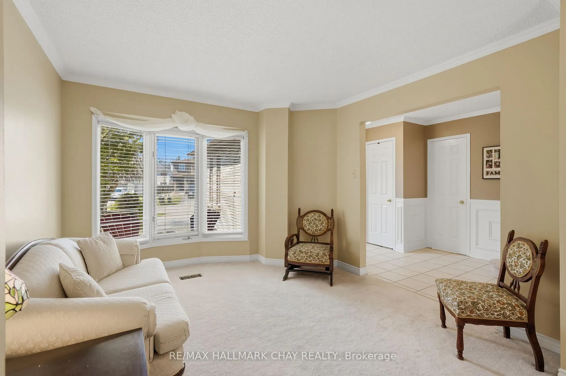 Photo 7 of 21 Carr Drive, Barrie, Letitia Heights — HOMEH