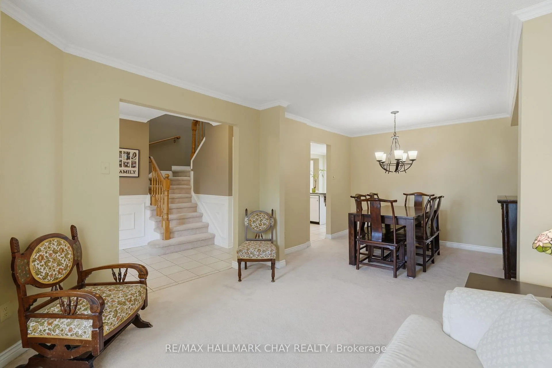 Photo 8 of 21 Carr Drive, Barrie, Letitia Heights — HOMEH