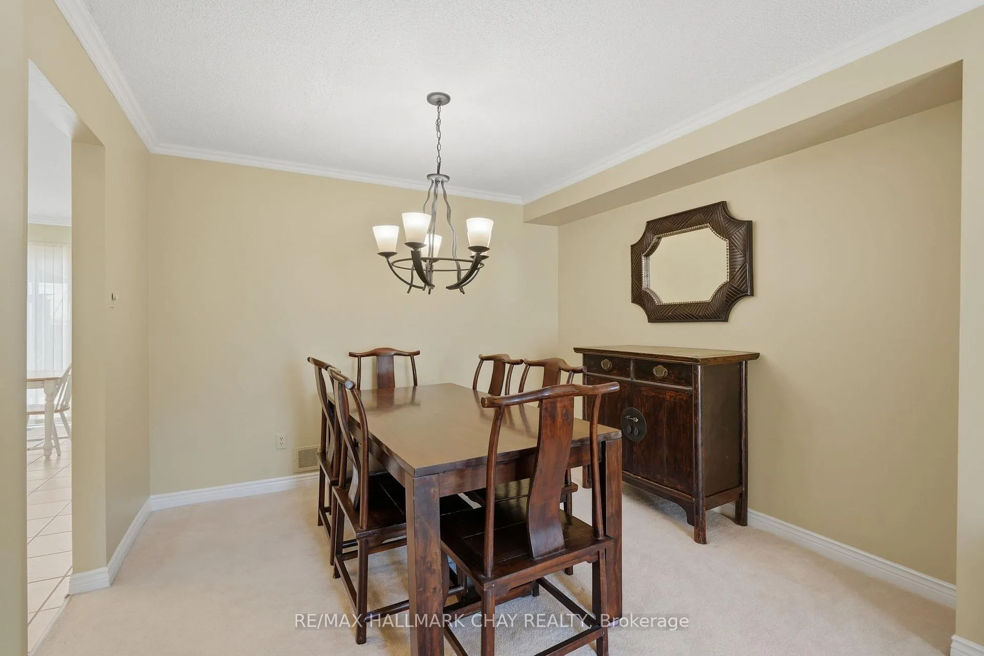 Photo 9 of 21 Carr Drive, Barrie, Letitia Heights — HOMEH