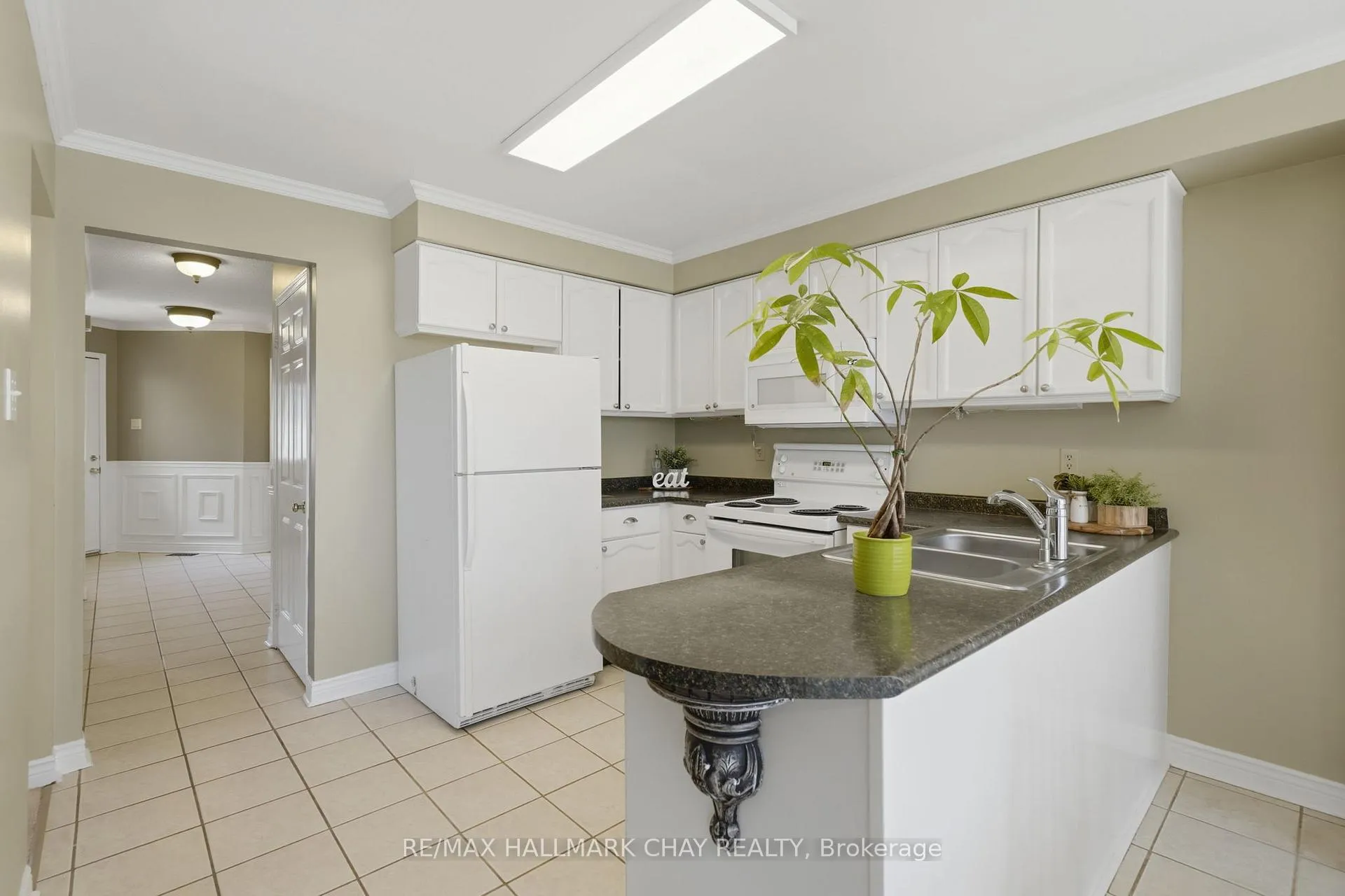 Photo 12 of 21 Carr Drive, Barrie, Letitia Heights — HOMEH