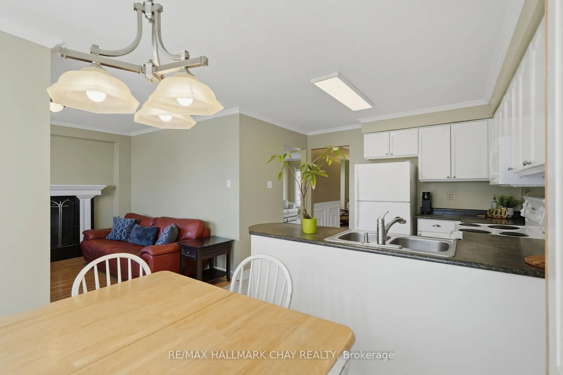 Photo 15 of 21 Carr Drive, Barrie, Letitia Heights — HOMEH