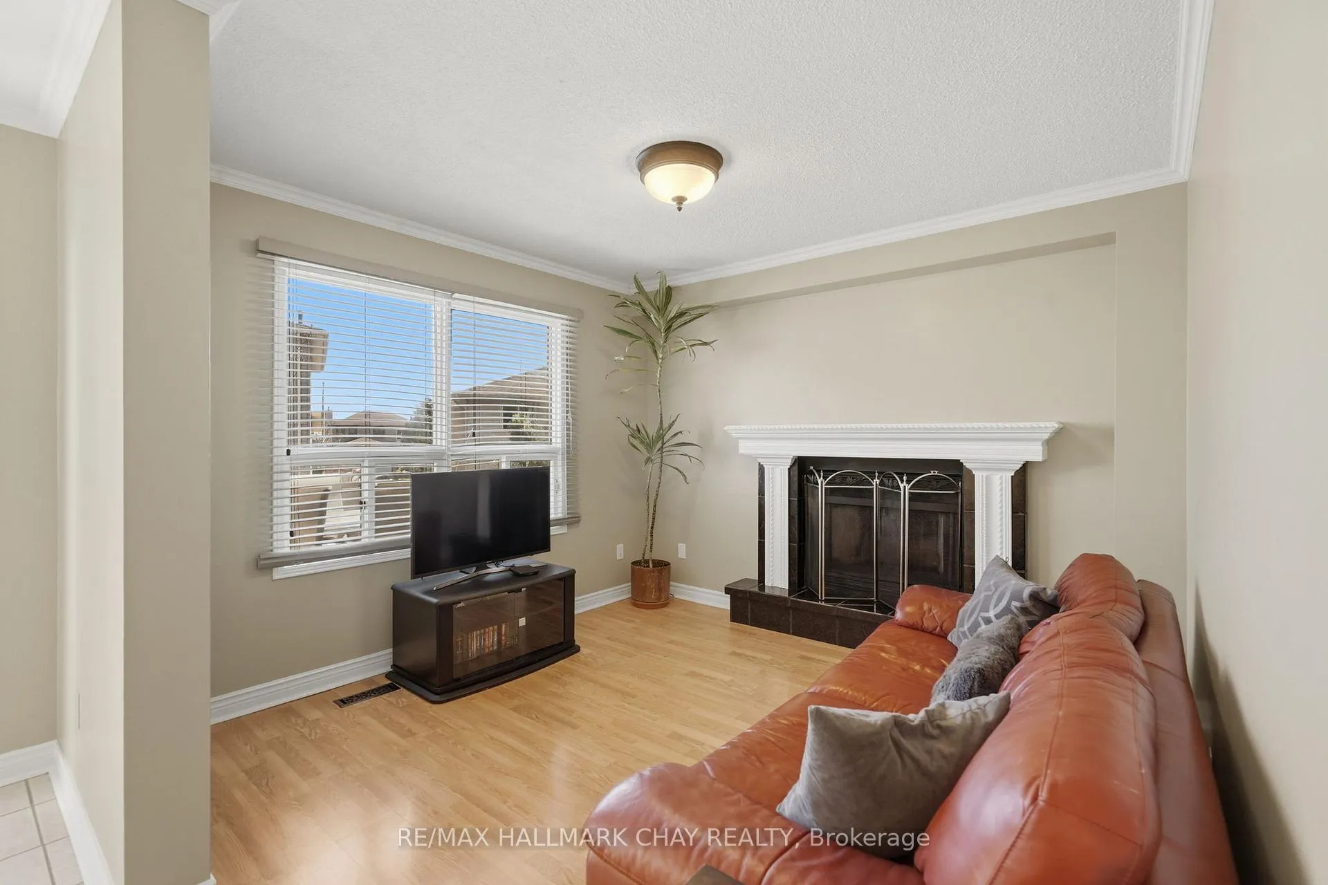 Photo 16 of 21 Carr Drive, Barrie, Letitia Heights — HOMEH