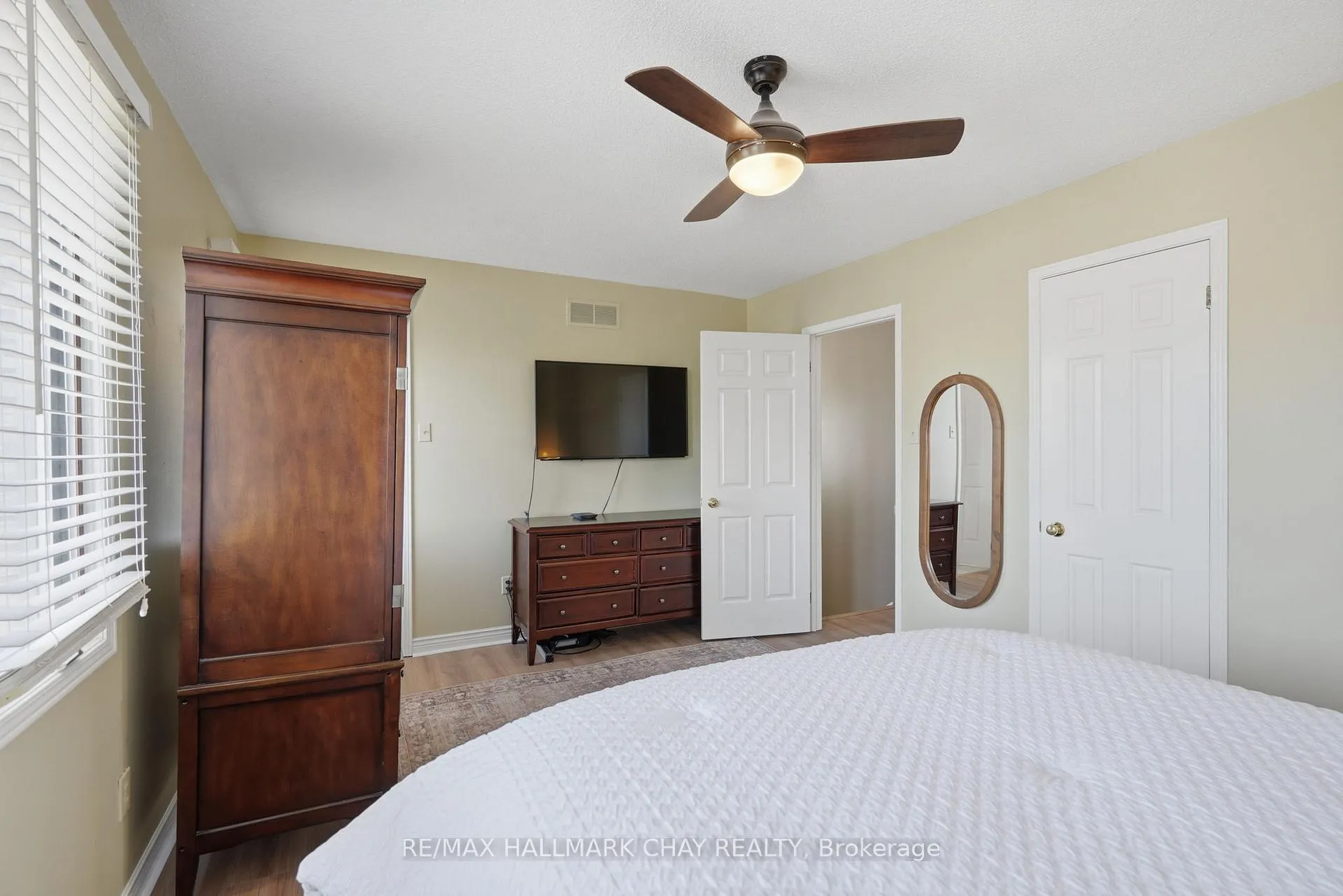 Photo 22 of 21 Carr Drive, Barrie, Letitia Heights — HOMEH