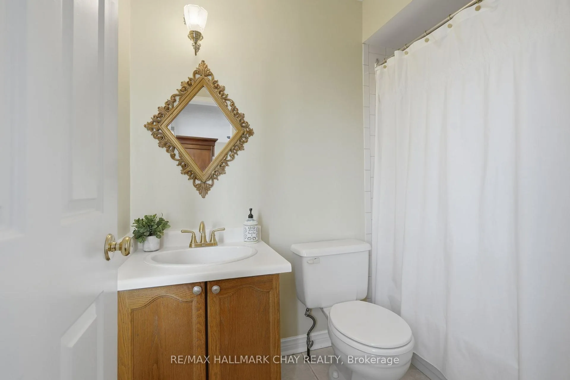 Photo 23 of 21 Carr Drive, Barrie, Letitia Heights — HOMEH