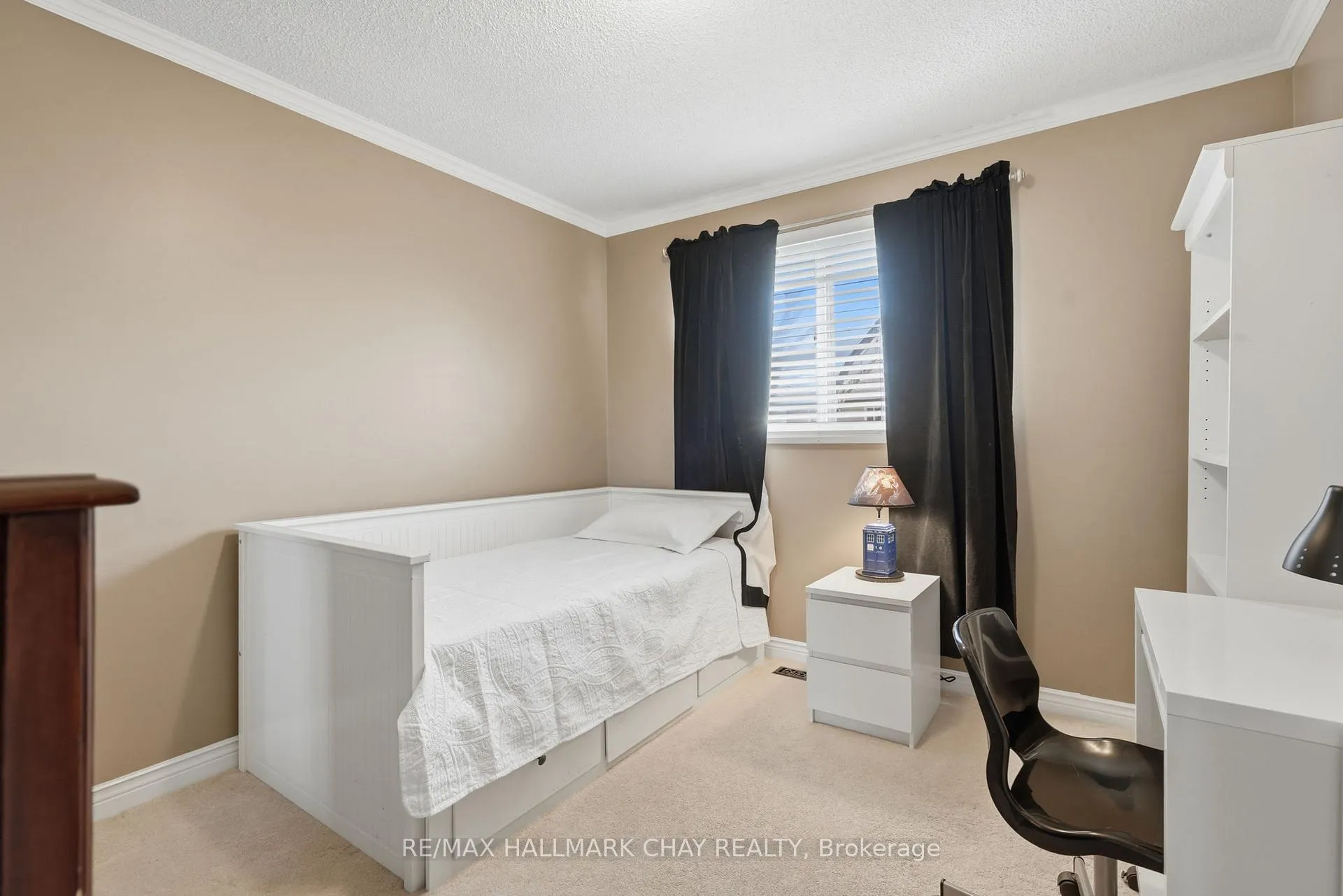 Photo 24 of 21 Carr Drive, Barrie, Letitia Heights — HOMEH