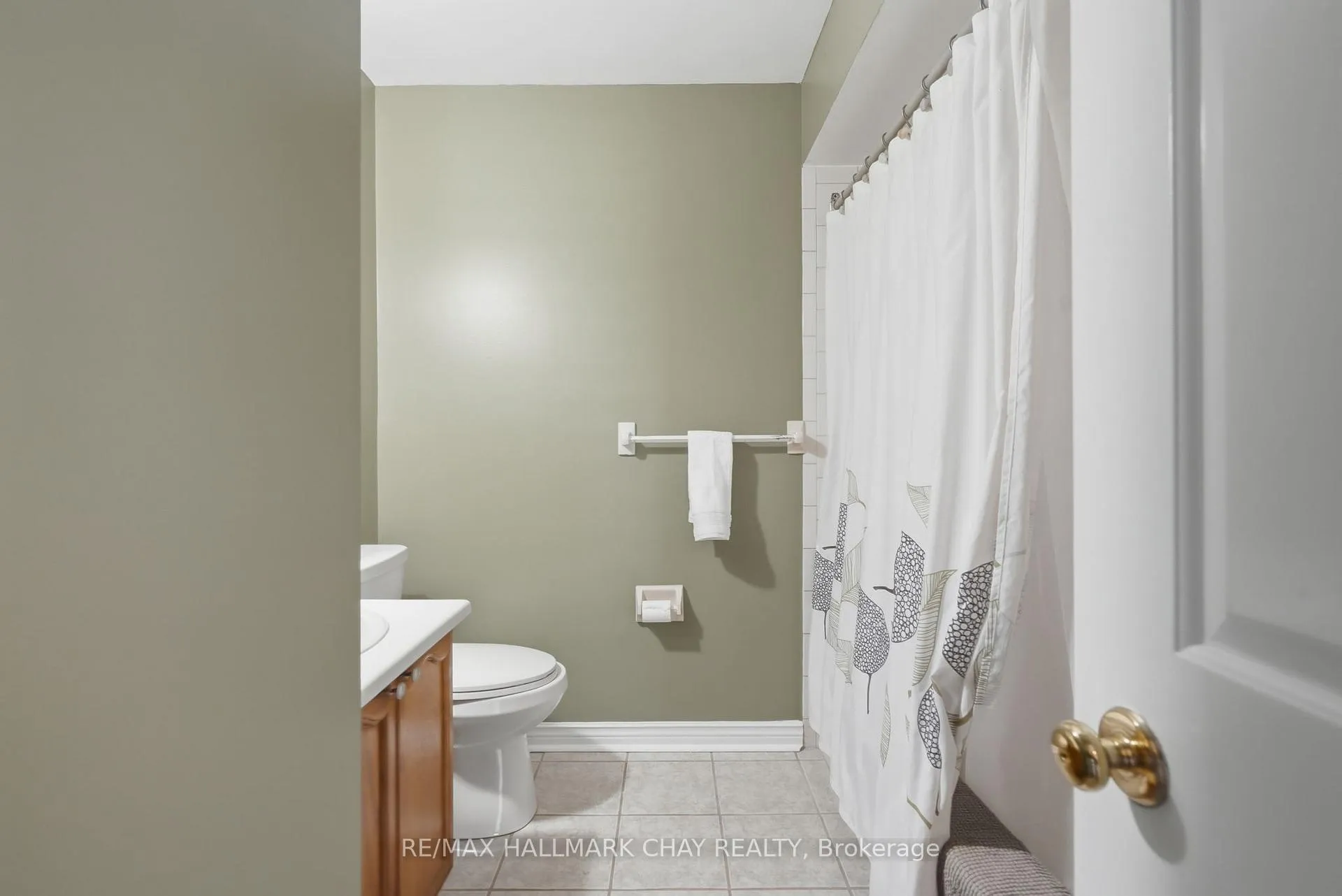 Photo 28 of 21 Carr Drive, Barrie, Letitia Heights — HOMEH