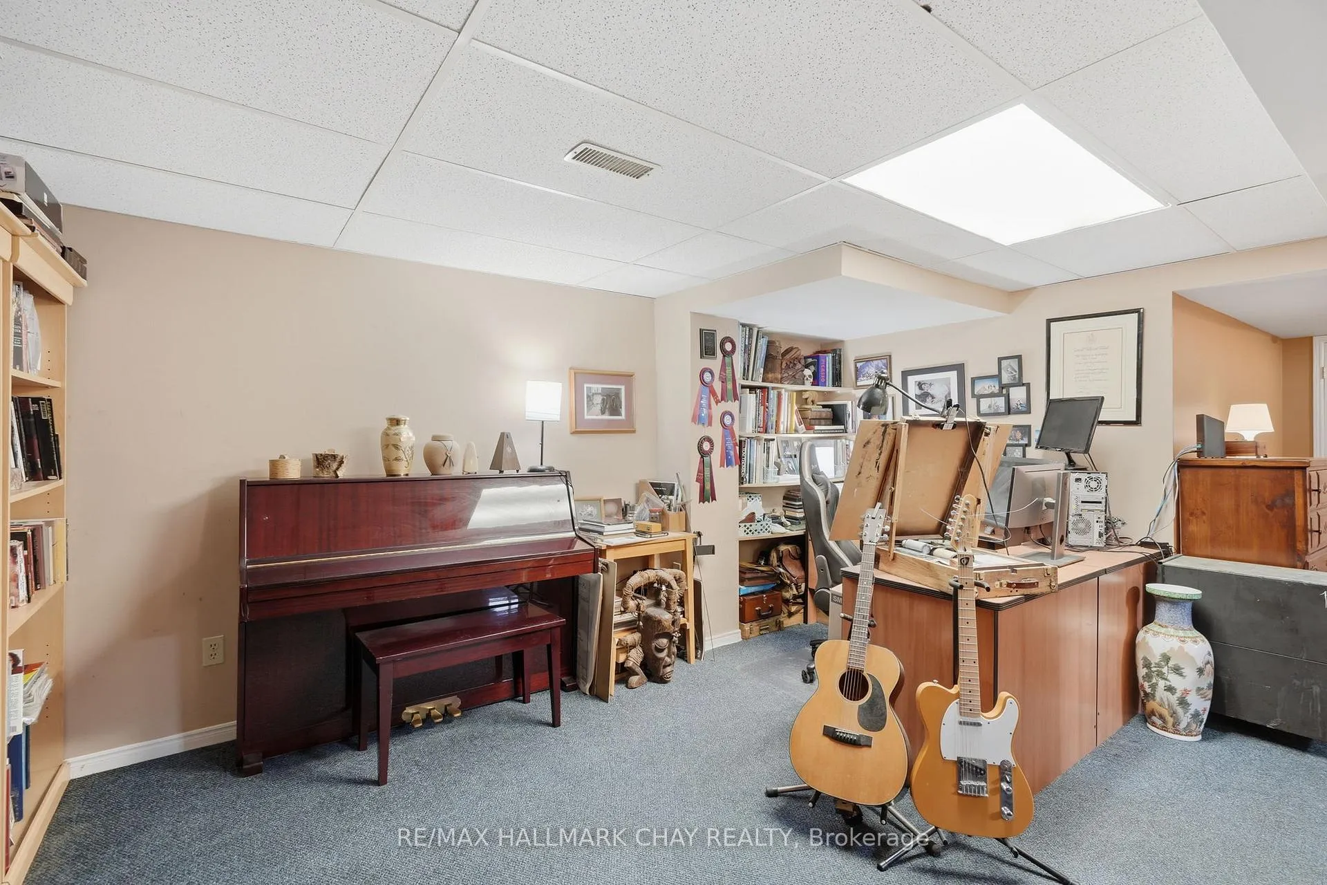 Photo 32 of 21 Carr Drive, Barrie, Letitia Heights — HOMEH