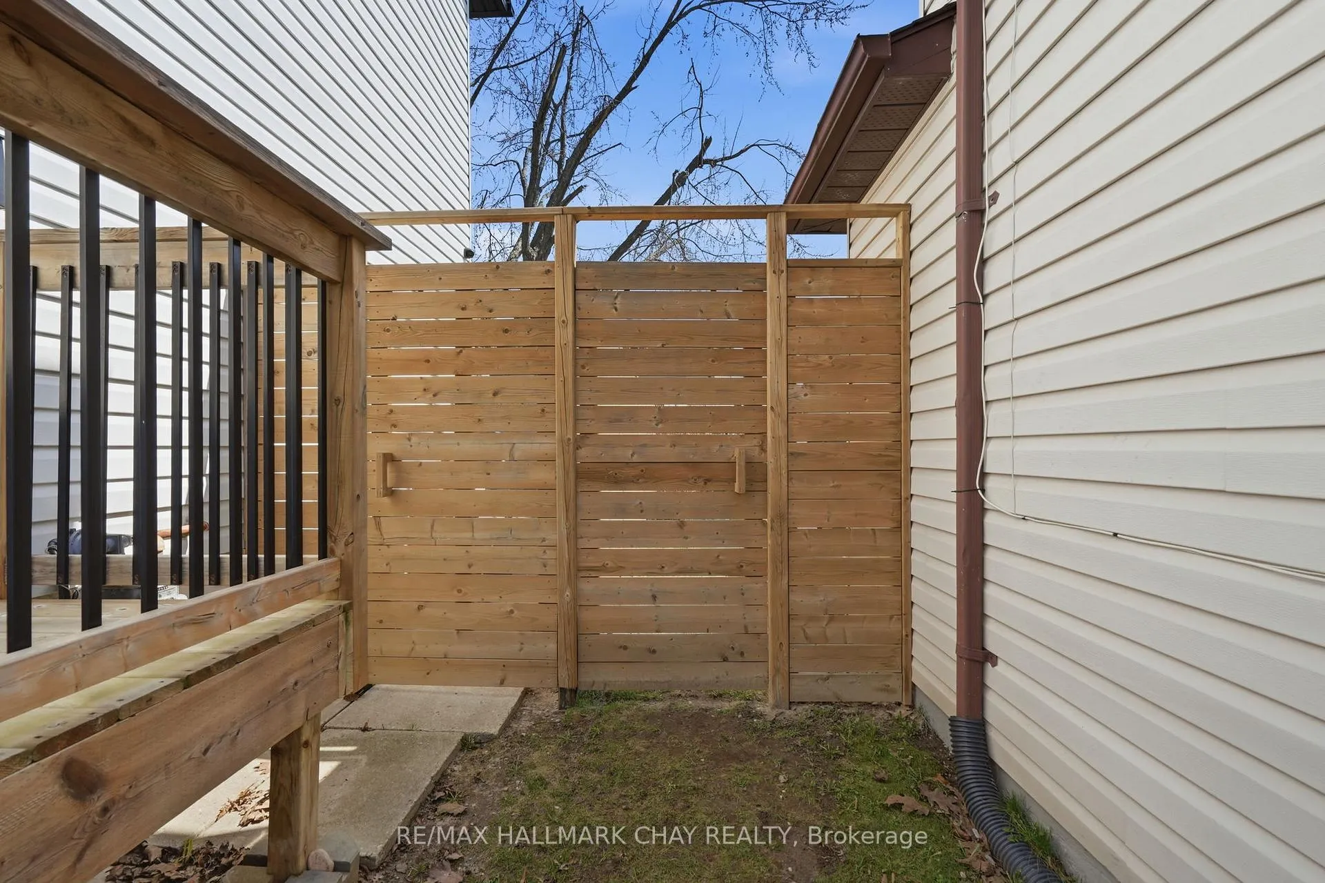 Photo 34 of 21 Carr Drive, Barrie, Letitia Heights — HOMEH