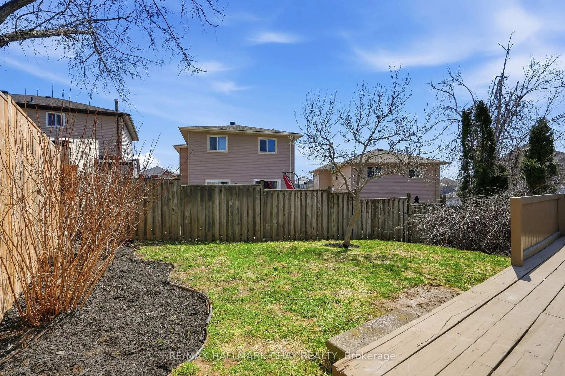 Photo 35 of 21 Carr Drive, Barrie, Letitia Heights — HOMEH