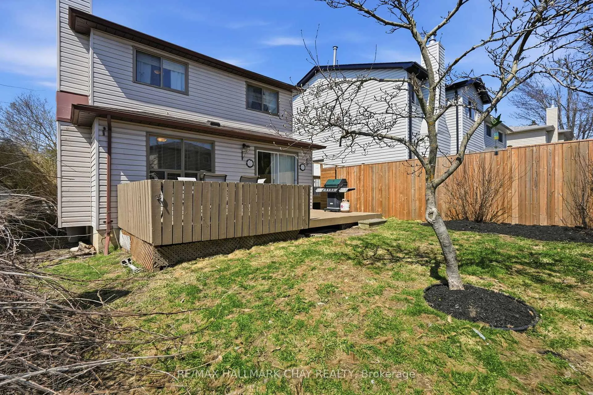 Photo 37 of 21 Carr Drive, Barrie, Letitia Heights — HOMEH