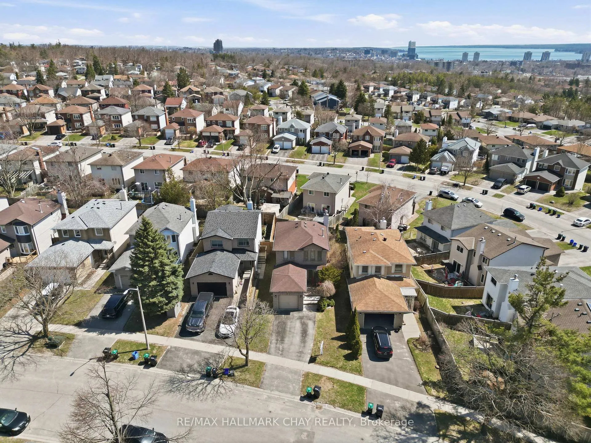Photo 40 of 21 Carr Drive, Barrie, Letitia Heights — HOMEH