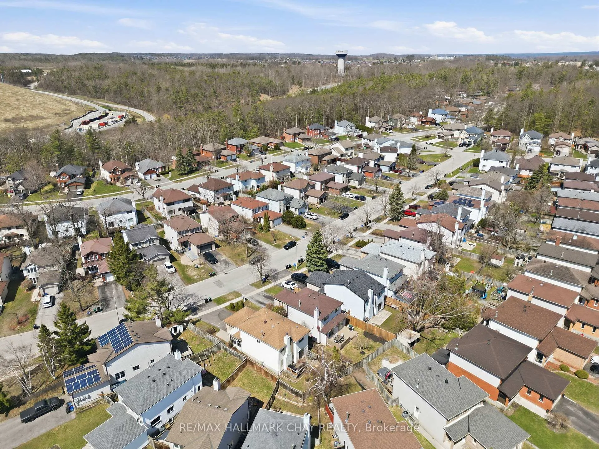 Photo 45 of 21 Carr Drive, Barrie, Letitia Heights — HOMEH